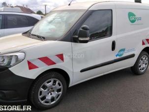 Fourgon avec parois et toit rigide Fiat DOBLO