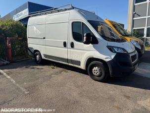 Fourgon avec parois et toit rigide Peugeot Boxer