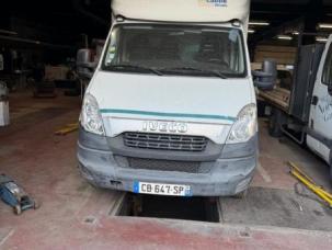 Fourgon avec parois et toit rigide Iveco 35C13