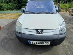 Fourgon avec parois et toit rigide Peugeot Partner