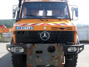 Benne basculante de chantier et de TP Mercedes UNIMOG 1700