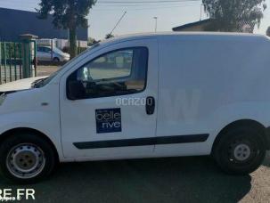 Fourgon avec parois et toit rigide Peugeot Bipper