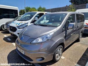 Fourgon avec parois et toit rigide Nissan NV200