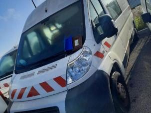 Fourgon avec parois et toit rigide Fiat Ducato