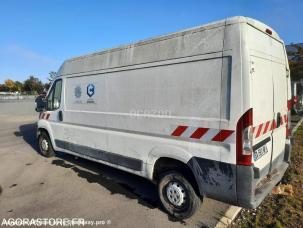 Fourgon avec parois et toit rigide Fiat Ducato