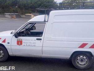Fourgon avec parois et toit rigide Renault Express