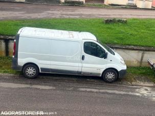 Fourgon avec parois et toit rigide nc Renault trafic