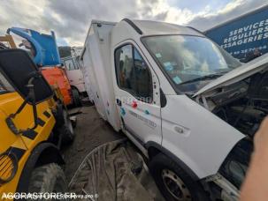Fourgon avec parois et toit rigide Renault Master