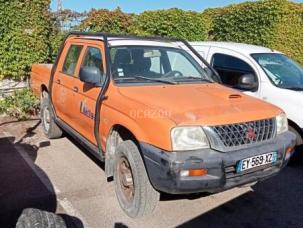 Fourgon avec parois et toit rigide nc L200