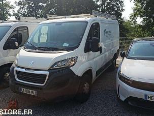 Fourgon avec parois et toit rigide Peugeot Boxer