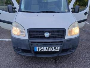 Fourgon avec parois et toit rigide Fiat DOBLO