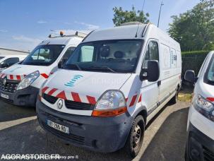 Fourgon avec parois et toit rigide Renault Master