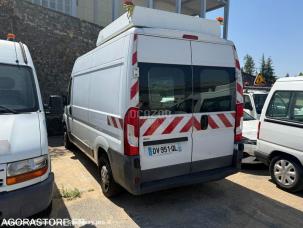 Fourgon avec parois et toit rigide Fiat Ducato