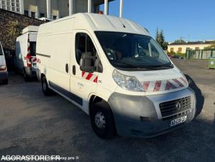 Fourgon avec parois et toit rigide Fiat Ducato