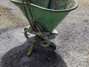 Distributeur d'engrais nc