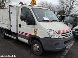 Fourgon avec parois et toit rigide Iveco 35C14G