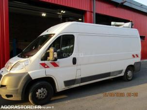 Fourgon avec parois et toit rigide Peugeot Boxer