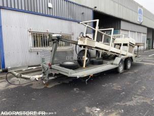 Fourgon bâché avec parois rigides nc