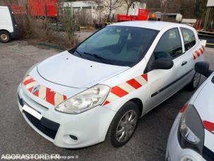 Fourgon avec parois et toit rigide Renault Clio
