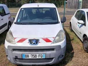 Fourgon avec parois et toit rigide Peugeot Partner
