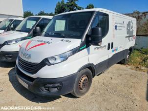 Fourgon avec parois et toit rigide Iveco 35S14N