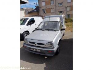 Fourgon avec parois et toit rigide Renault Express