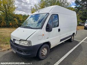 Fourgon avec parois et toit rigide Peugeot Boxer