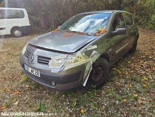 Fourgon avec parois et toit rigide Renault Megane