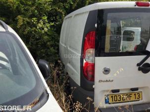 Fourgon avec parois et toit rigide Fiat DOBLO