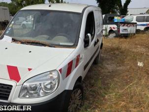 Fourgon avec parois et toit rigide Fiat DOBLO
