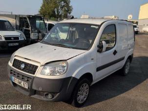 Fourgon avec parois et toit rigide Fiat DOBLO