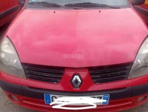 Fourgon avec parois et toit rigide Renault Clio