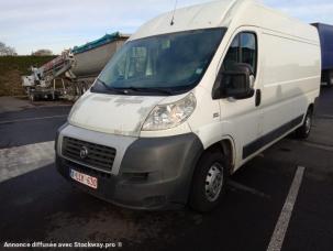 Fourgon avec parois et toit rigide Fiat Ducato