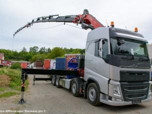 Plateau volvo fh 13 500 8x2 grue 80tm jib+treuil véhicule neuf plateaux essieu relevable et directionnelle