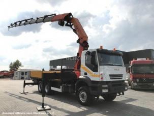 Plateau iveco 6x6 plateau grue 44tm avec treuil grue palfinger