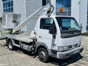 Nacelle Nissan Cabstar