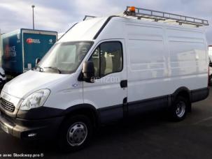 Fourgon avec parois et toit rigide Iveco Daily