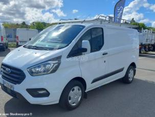 Fourgon avec parois et toit rigide Ford Transit