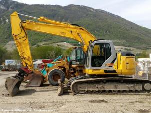 Pelle New Holland E235SR