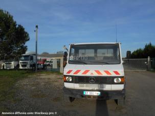 Benne basculante de chantier et de TP Mercedes 814