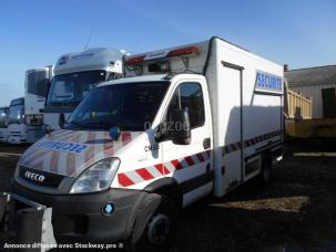 Fourgon avec parois et toit rigide Iveco Daily