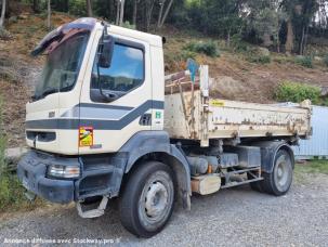 Benne basculante de chantier et de TP Renault kerax 370DCI