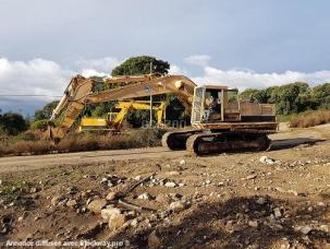 Pelle de manutention Caterpillar 235BHD