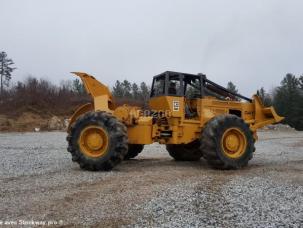 Débusqueur Caterpillar 528