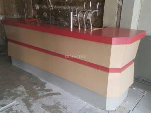 Comptoir de bar en formica des années 60 avec arrière-bar.