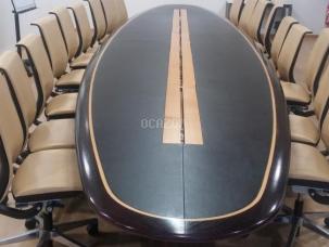 Table de réunion en forme d'ogive + 20 fauteuils
