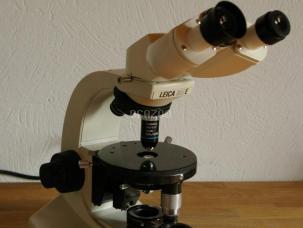 MICROSCOPE POLARISANT LEICA BM E