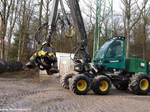 Abatteuse Timberjack 1070