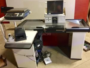 caisse avec informatique , balance, scan