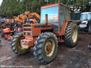 Tracteur agricole Renault 751